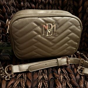 NWT!!! Badgley Mischka:New- Metallic Gold Crossbody Purse. Vegan Leather.